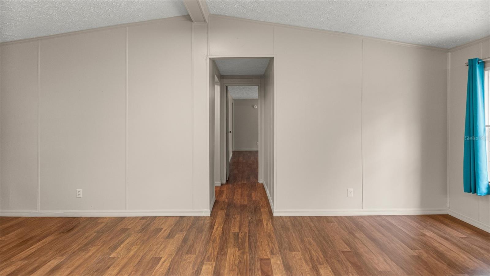 UNIVERSITY COUNTRY ESTATE - Residential