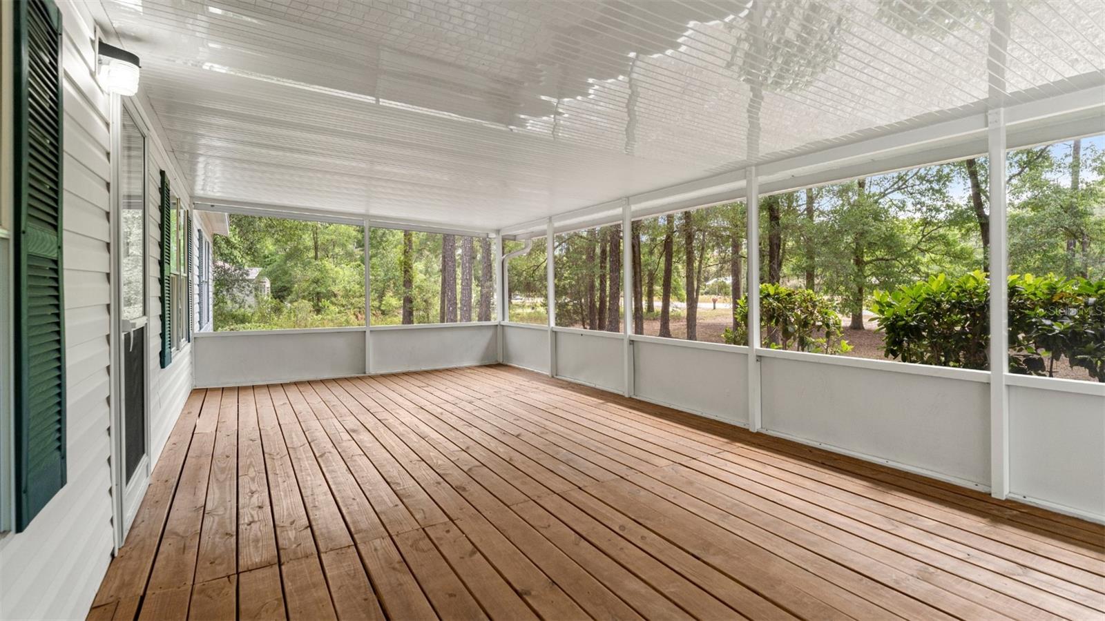 UNIVERSITY COUNTRY ESTATE - Residential