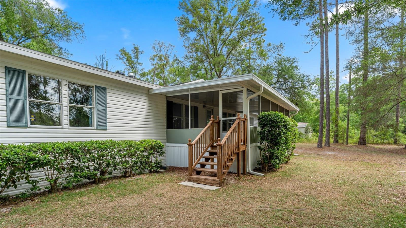 UNIVERSITY COUNTRY ESTATE - Residential