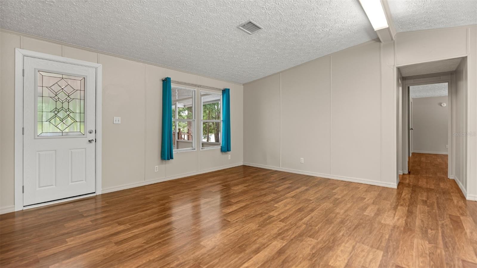 UNIVERSITY COUNTRY ESTATE - Residential