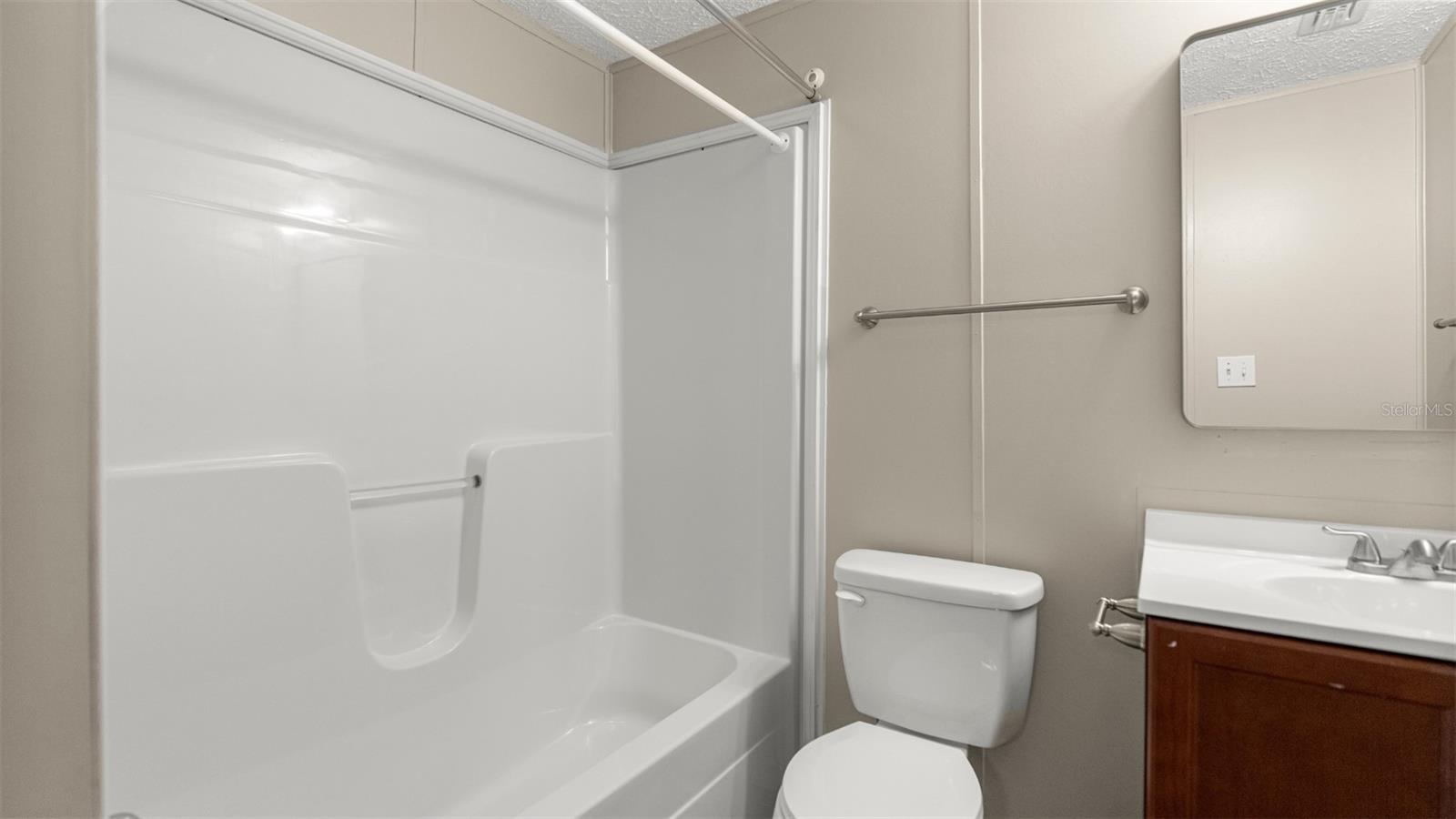 UNIVERSITY COUNTRY ESTATE - Residential