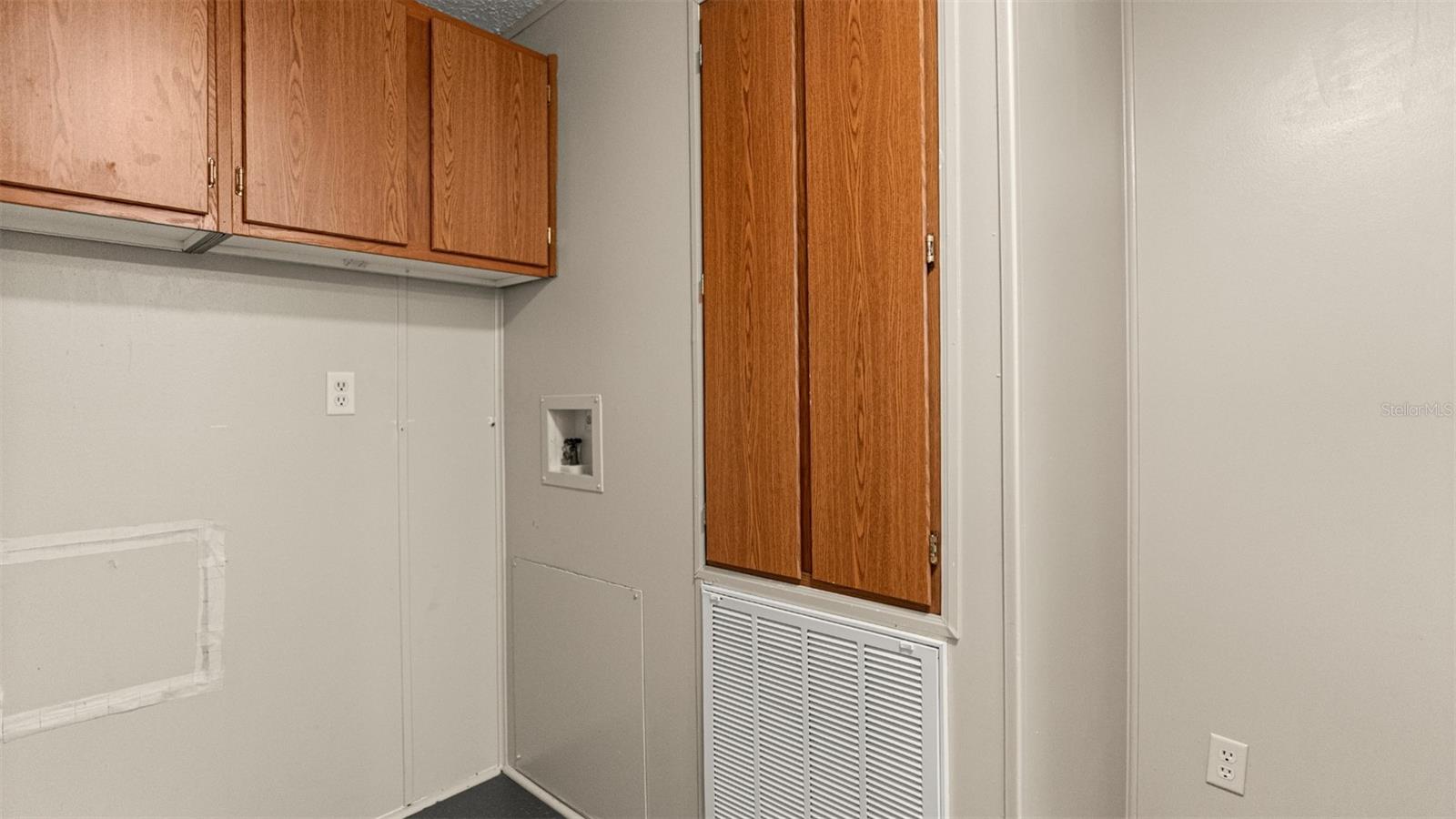 UNIVERSITY COUNTRY ESTATE - Residential