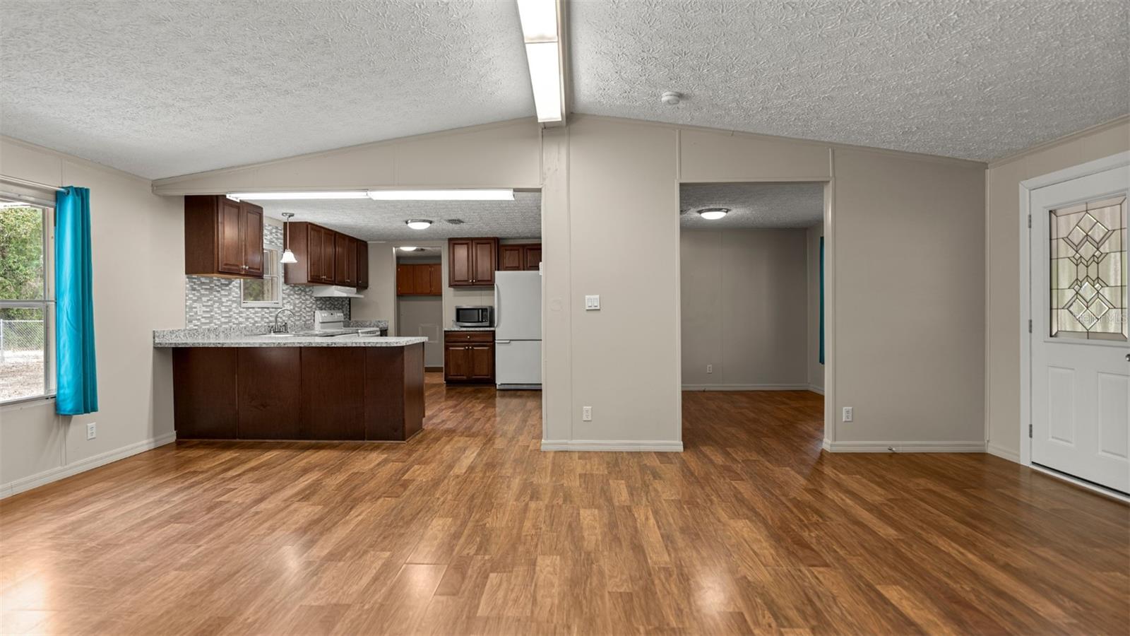 UNIVERSITY COUNTRY ESTATE - Residential