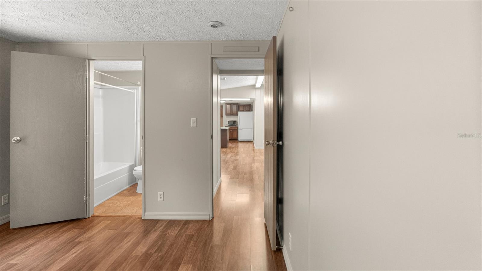 UNIVERSITY COUNTRY ESTATE - Residential