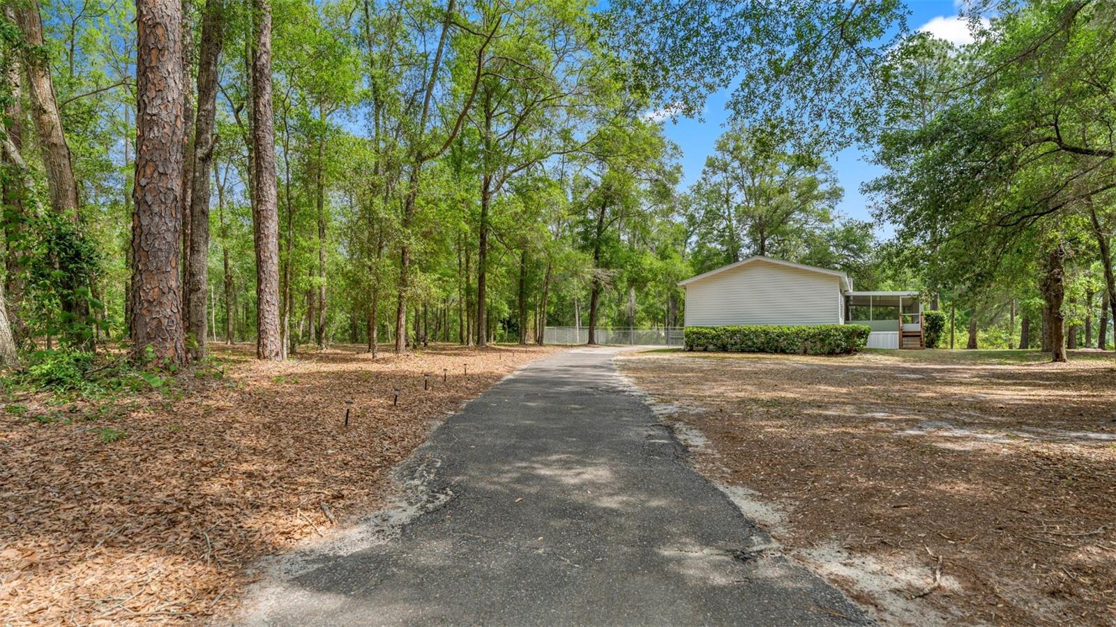 UNIVERSITY COUNTRY ESTATE - Residential