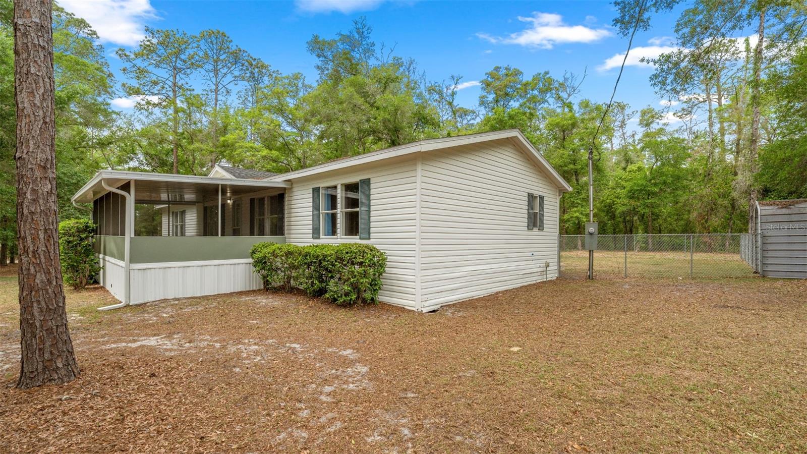 UNIVERSITY COUNTRY ESTATE - Residential