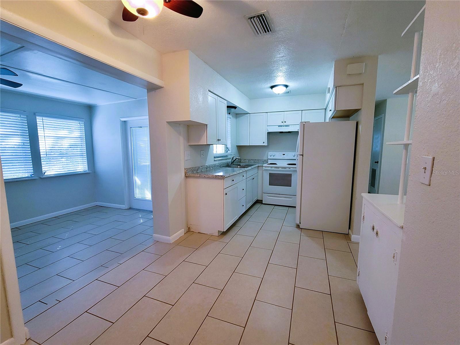 RIDGE MANOR KNOLLWOOD - Residential Lease