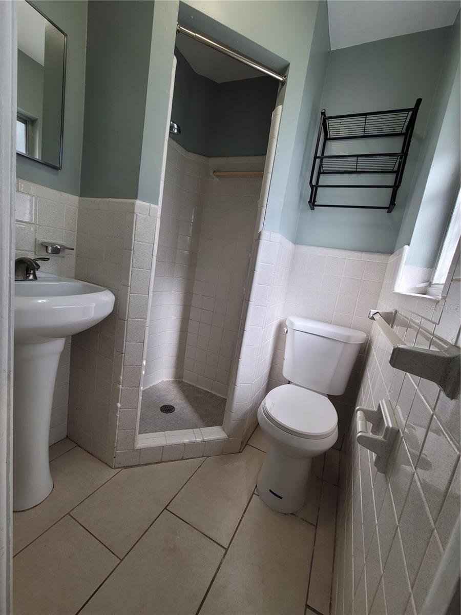 RIDGE MANOR KNOLLWOOD - Residential Lease