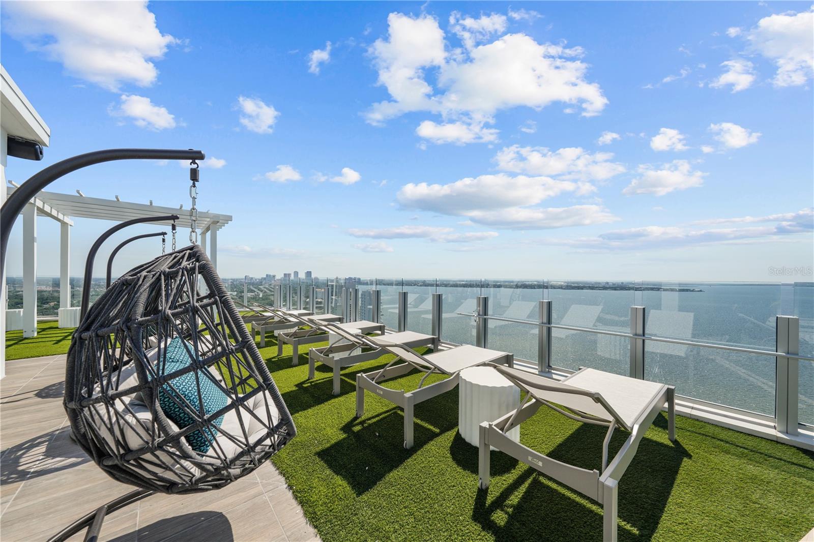 ALTURA BAYSHORE - Residential