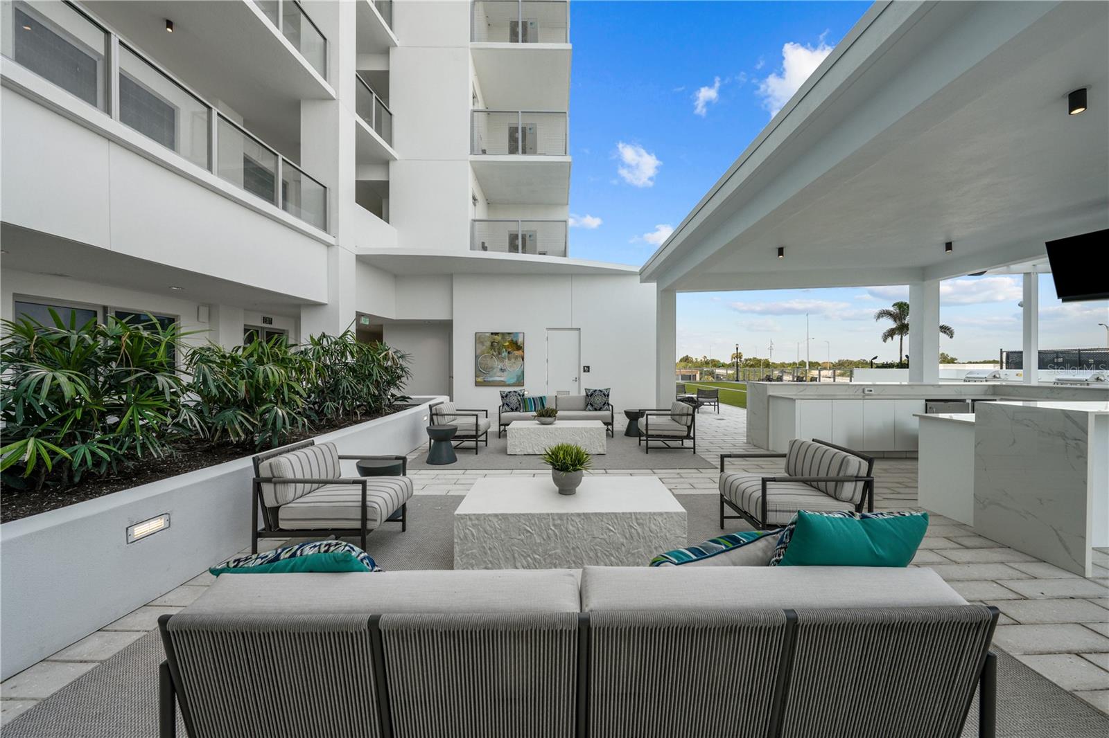 ALTURA BAYSHORE - Residential