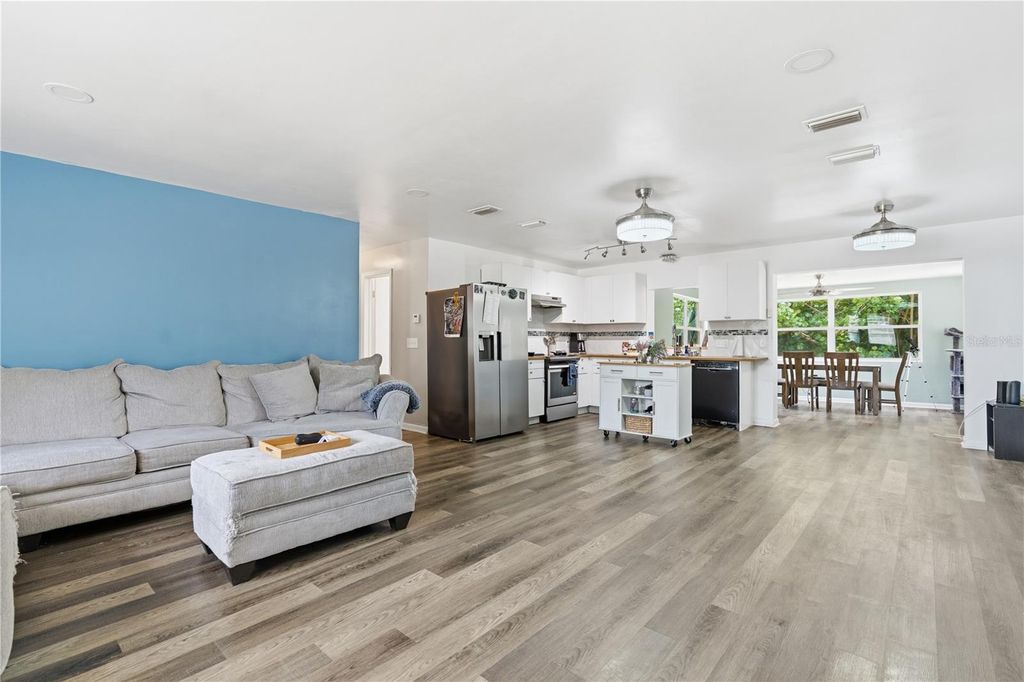Photo of 1609 Clearview Avenue, Clearwater, FL 33756 (MLS # TB8505569)