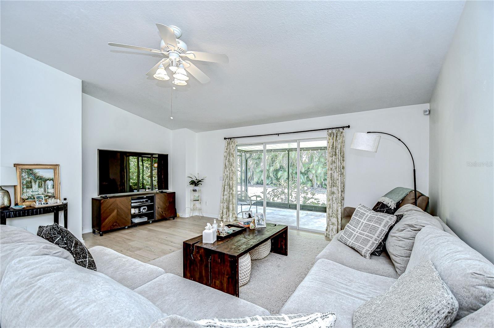 LAKE ST CHARLES - Residential