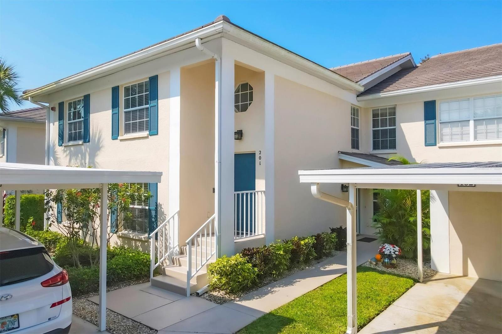 821 MONTROSE DRIVE 201