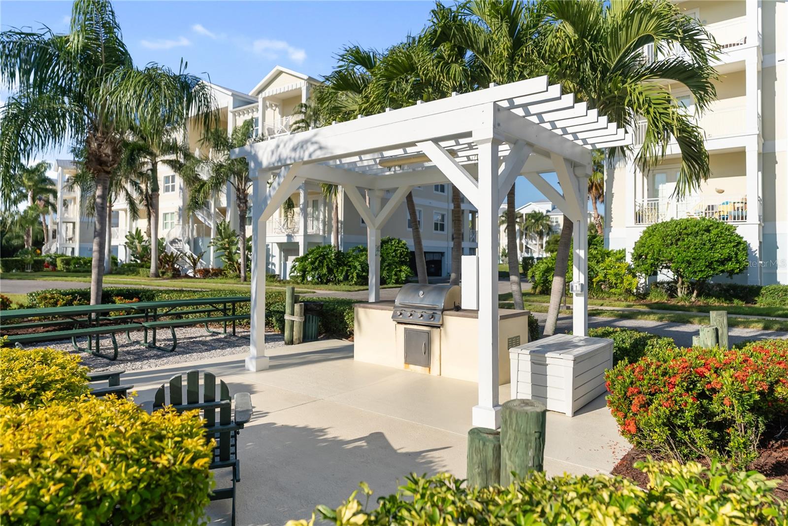 PALMA SOLA BAY CLUB - Residential