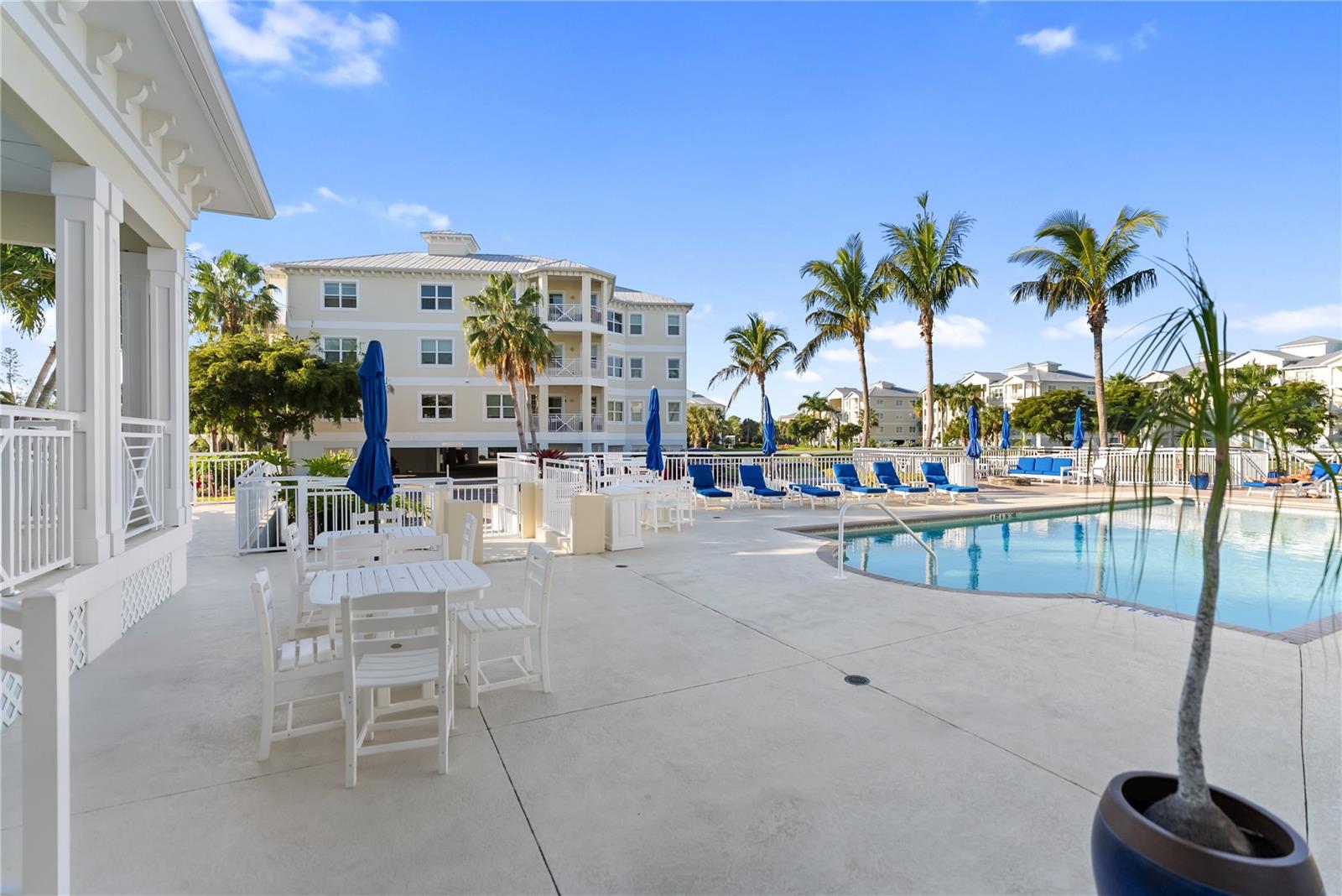 PALMA SOLA BAY CLUB - Residential