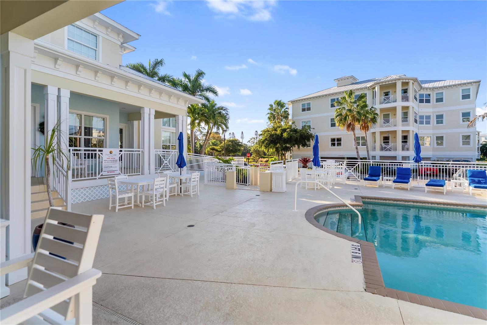 PALMA SOLA BAY CLUB - Residential