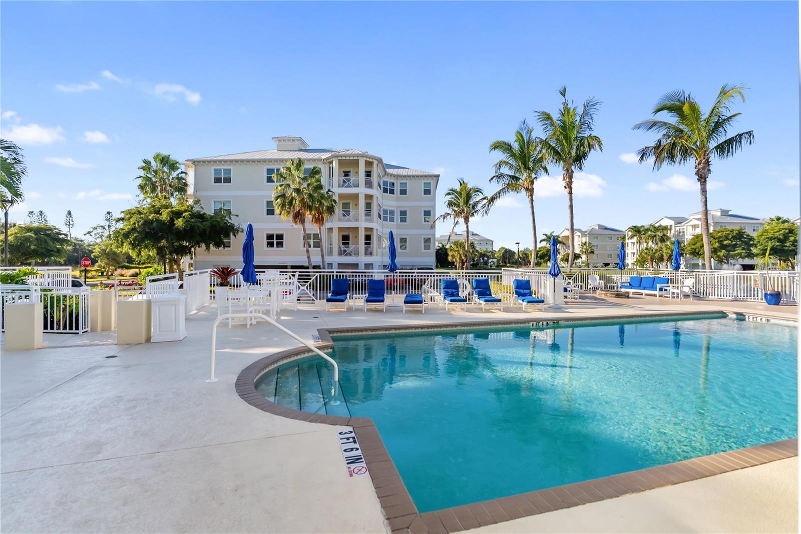 PALMA SOLA BAY CLUB - Residential