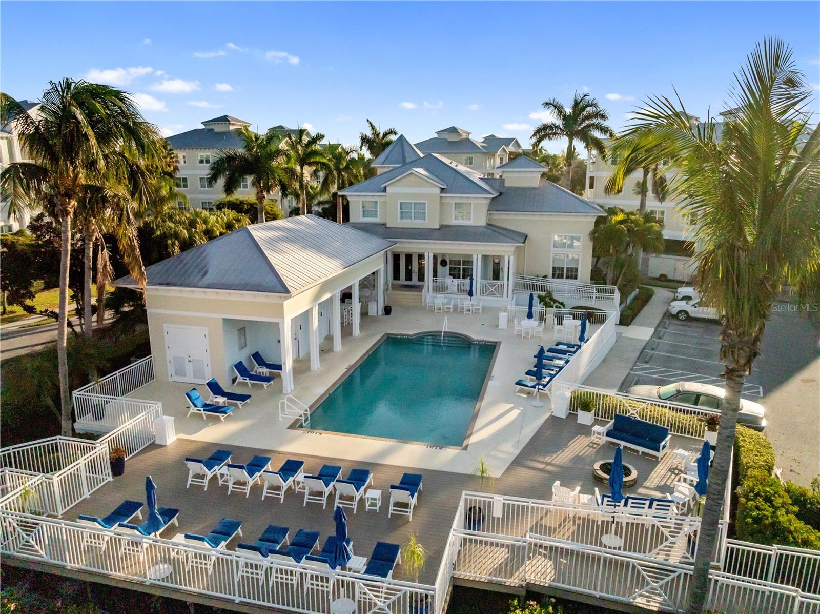 PALMA SOLA BAY CLUB - Residential