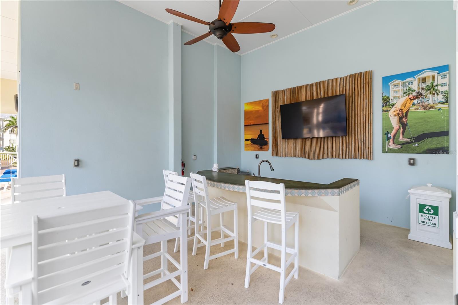 PALMA SOLA BAY CLUB - Residential