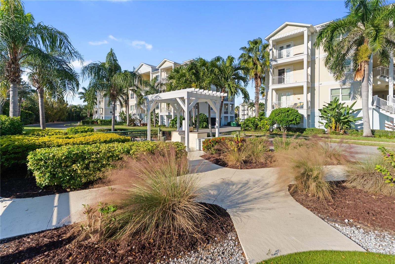 PALMA SOLA BAY CLUB - Residential