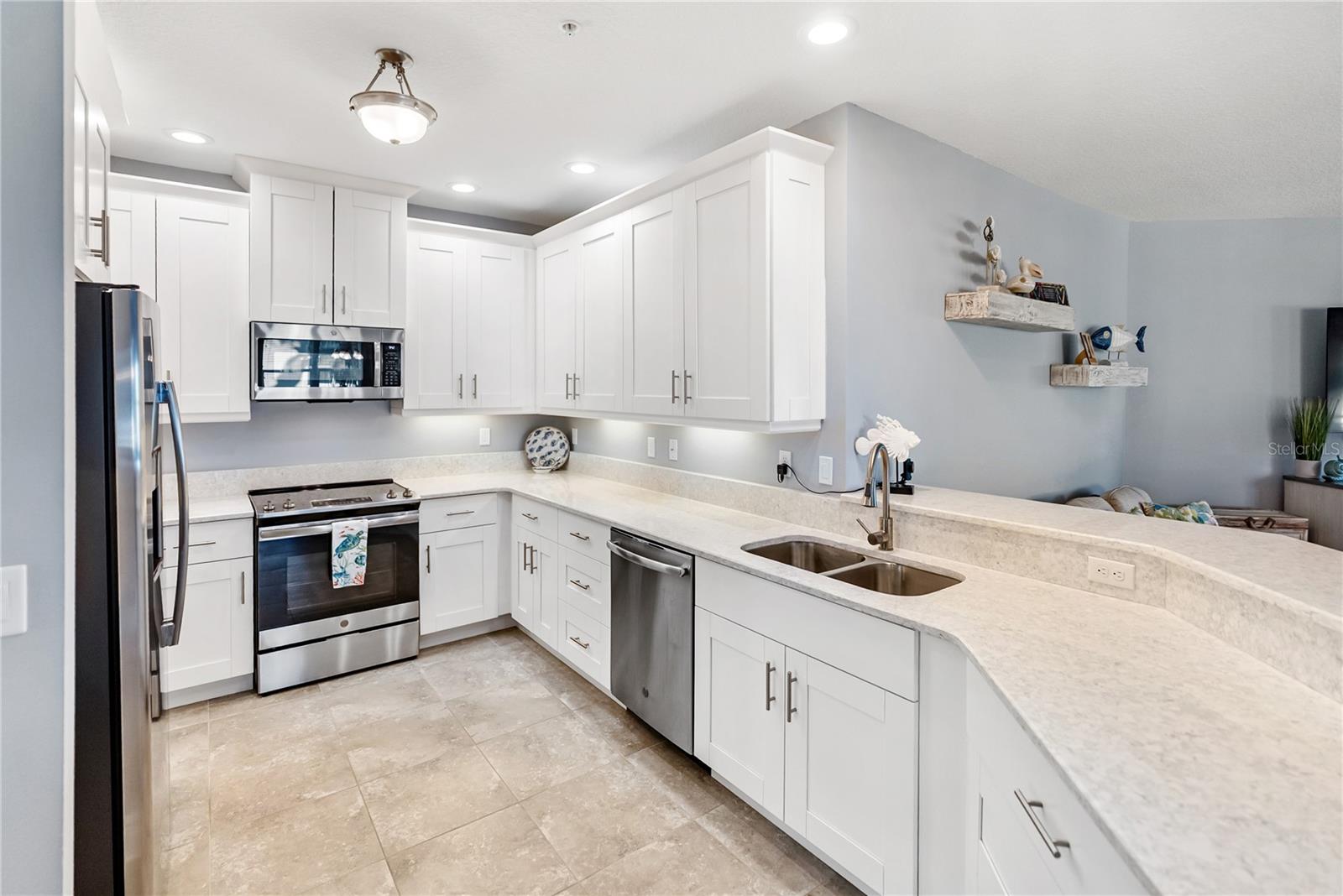 PALMA SOLA BAY CLUB - Residential