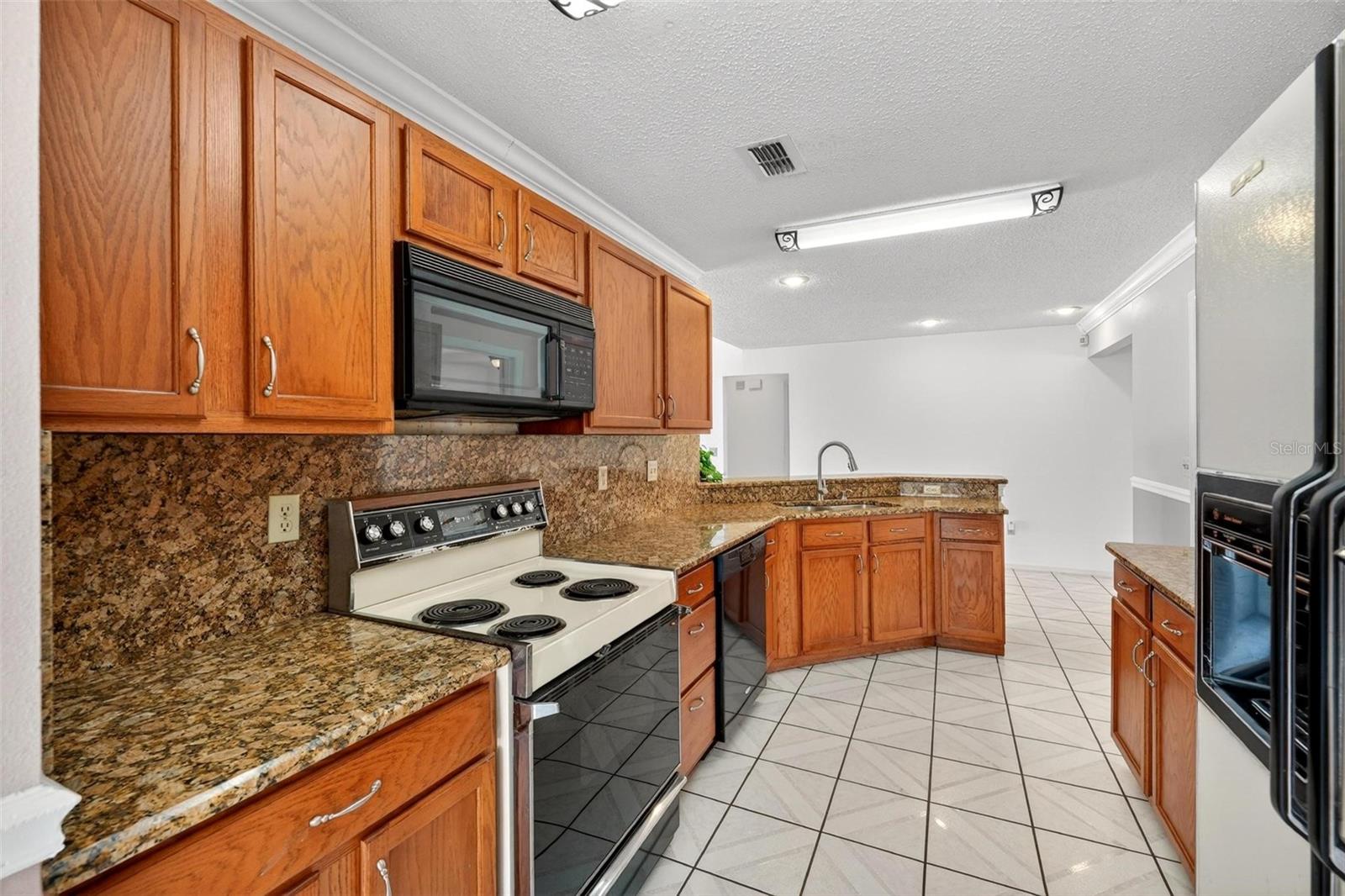 LAKEWOOD AT THE CROSSINGS UNIT 4 - Residential