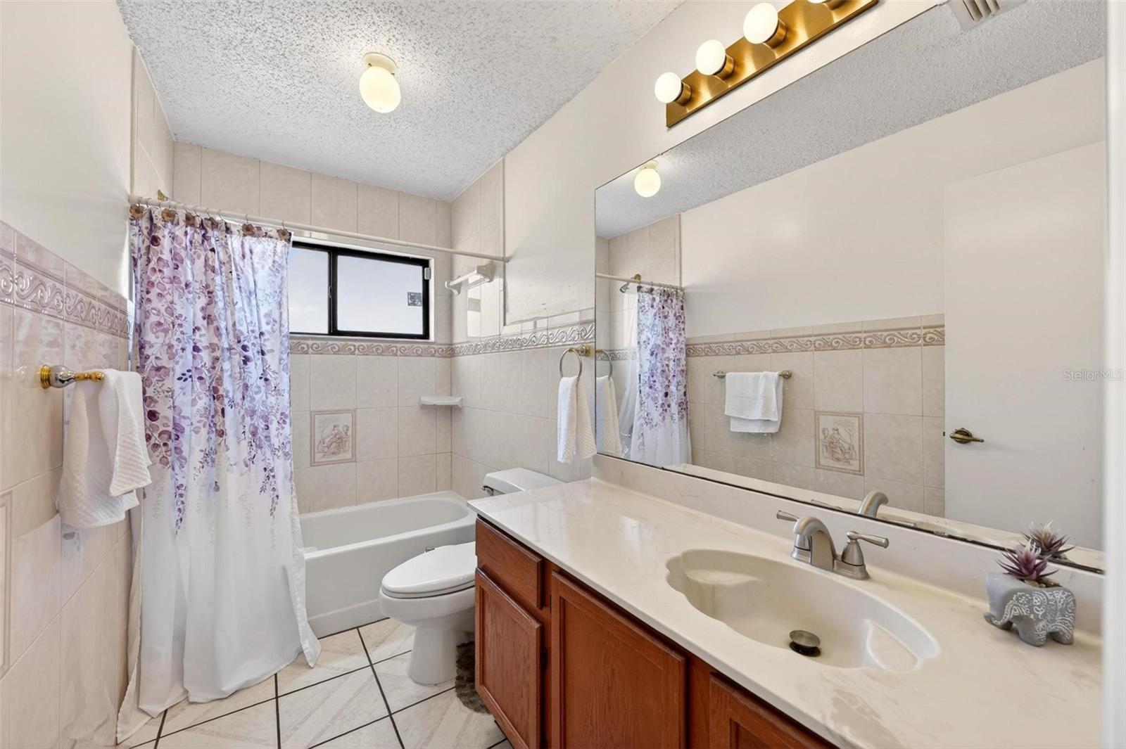 LAKEWOOD AT THE CROSSINGS UNIT 4 - Residential