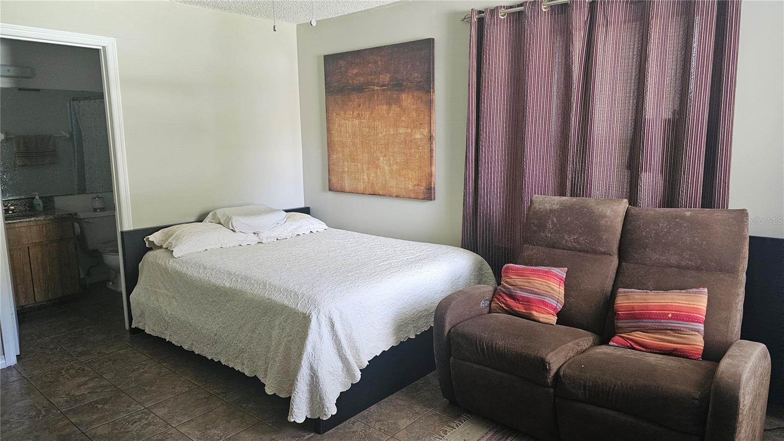 SURREY RIDGE - Residential