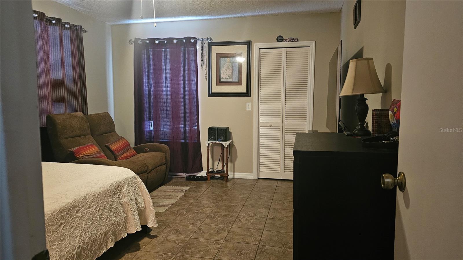 SURREY RIDGE - Residential