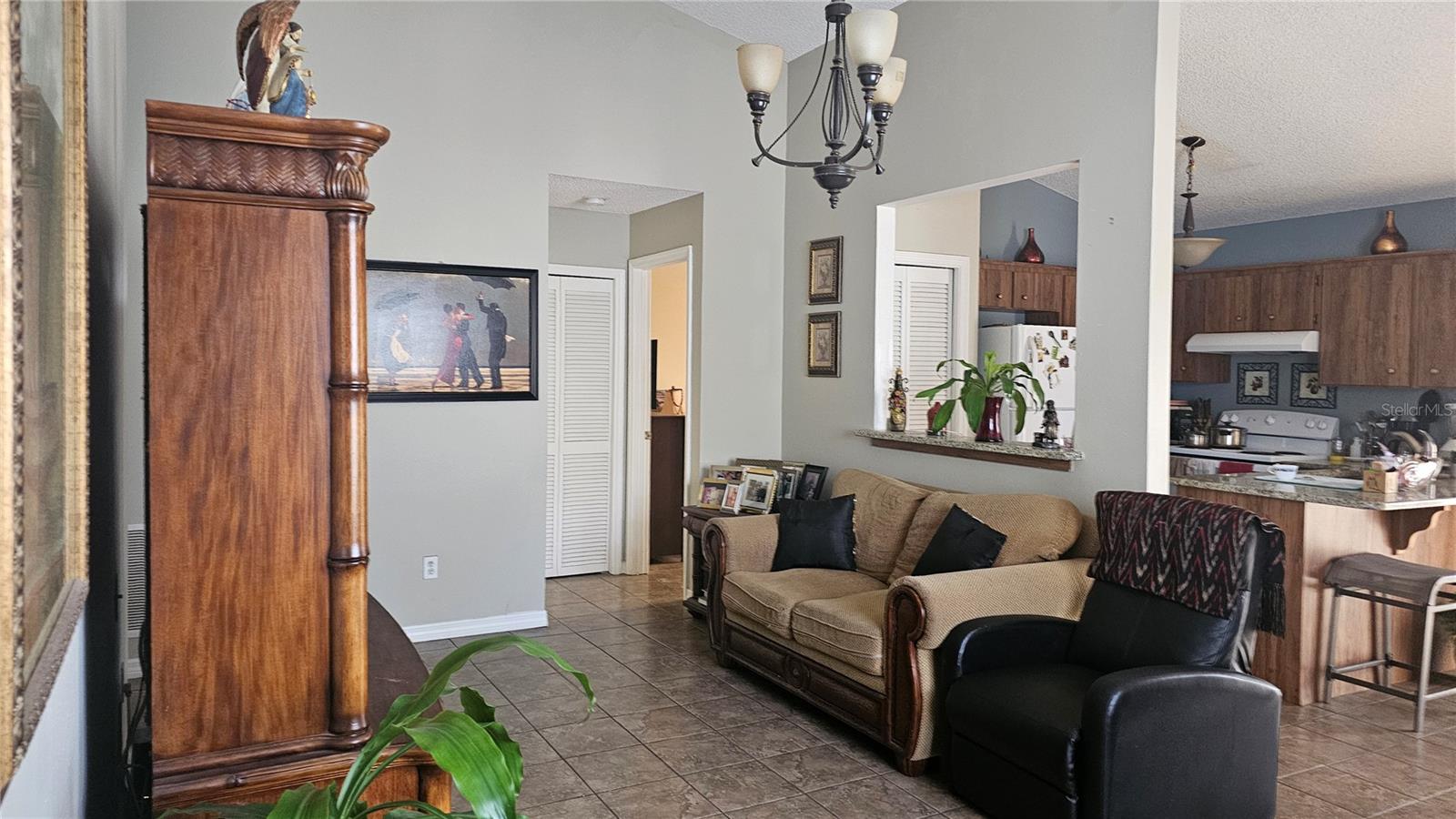 SURREY RIDGE - Residential