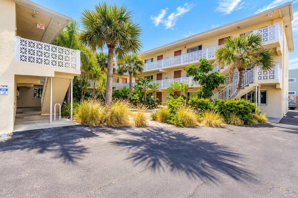 Photo of 102 S Peninsula Drive #100, Daytona Beach, FL 32118 (MLS # O6447372)