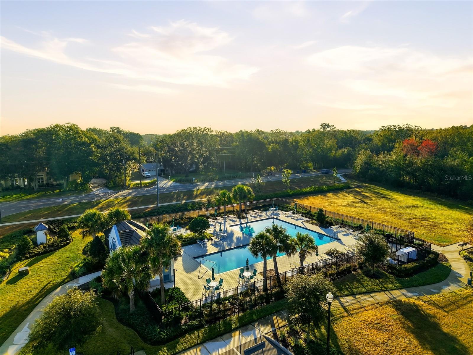 WILLOW SQUARE TWNHMS - Residential