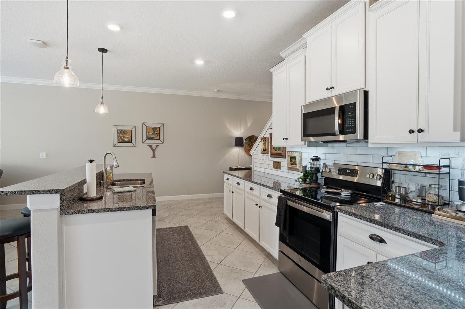 WILLOW SQUARE TWNHMS - Residential