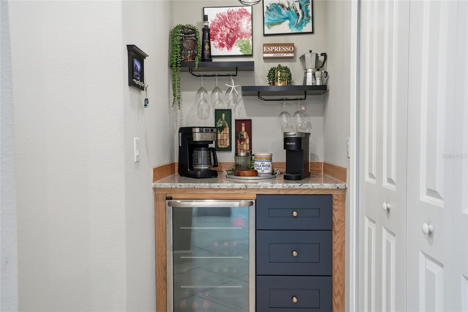 WILLOW SQUARE TWNHMS - Residential