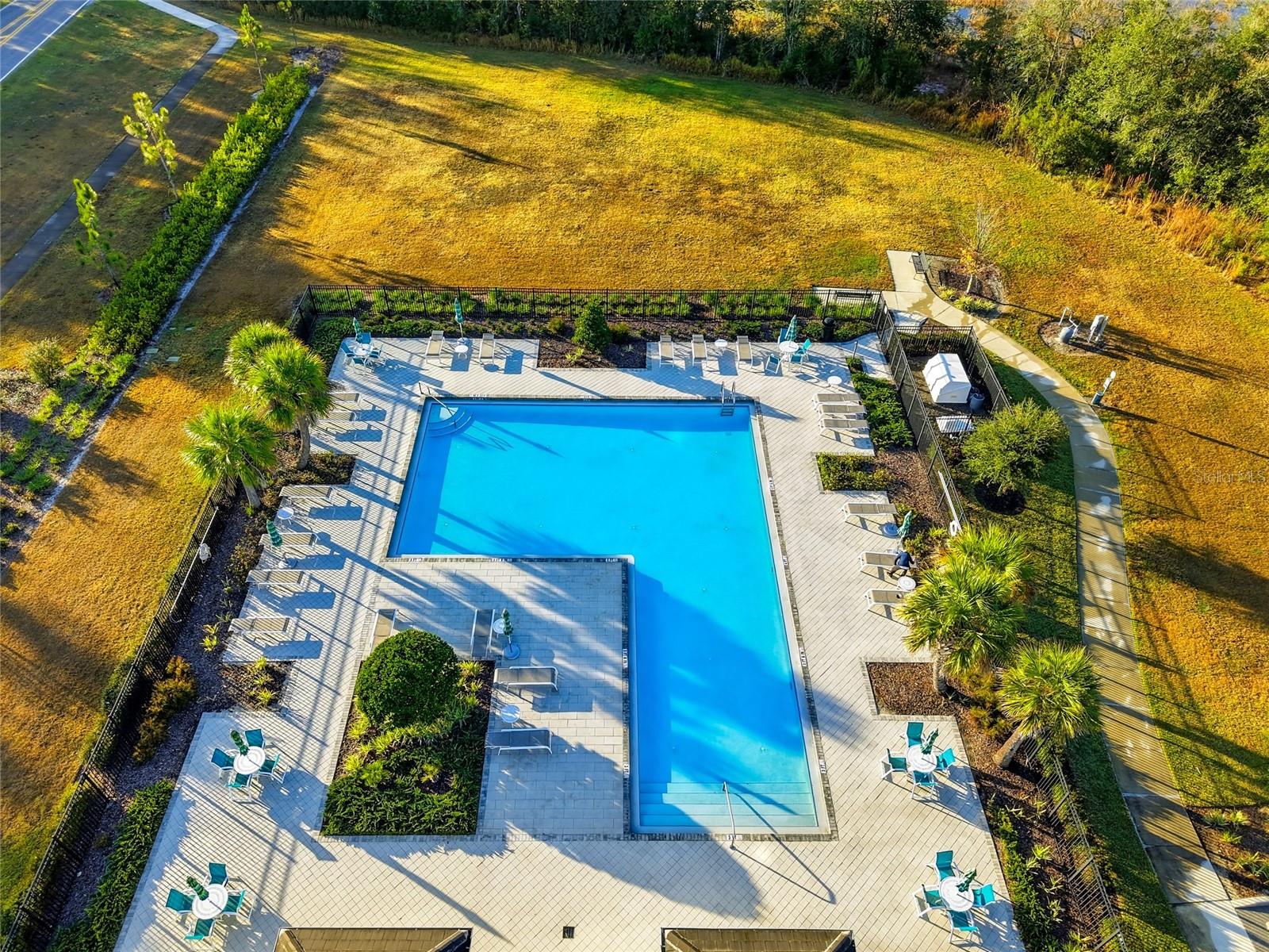 WILLOW SQUARE TWNHMS - Residential