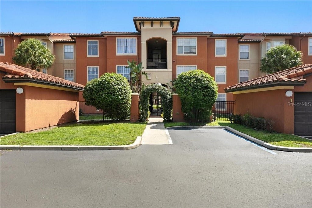 Photo of 5560 Metrowest Boulevard #108, Orlando, FL 32811 (MLS # O6430779)