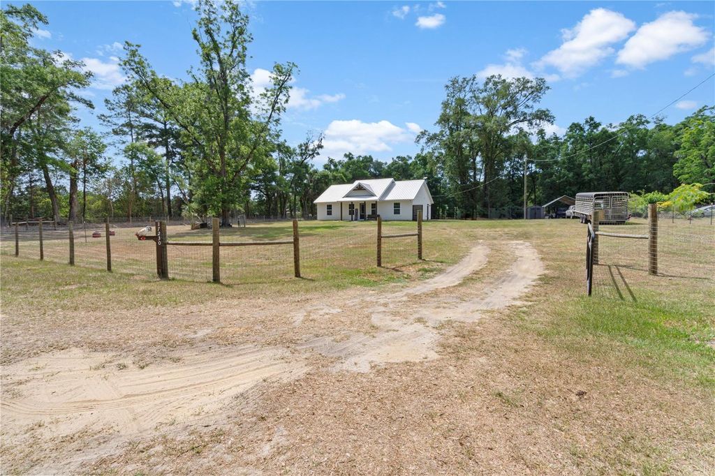 Photo of 17230 NE 41st Street, Williston, FL 32696 (MLS # OM723946)