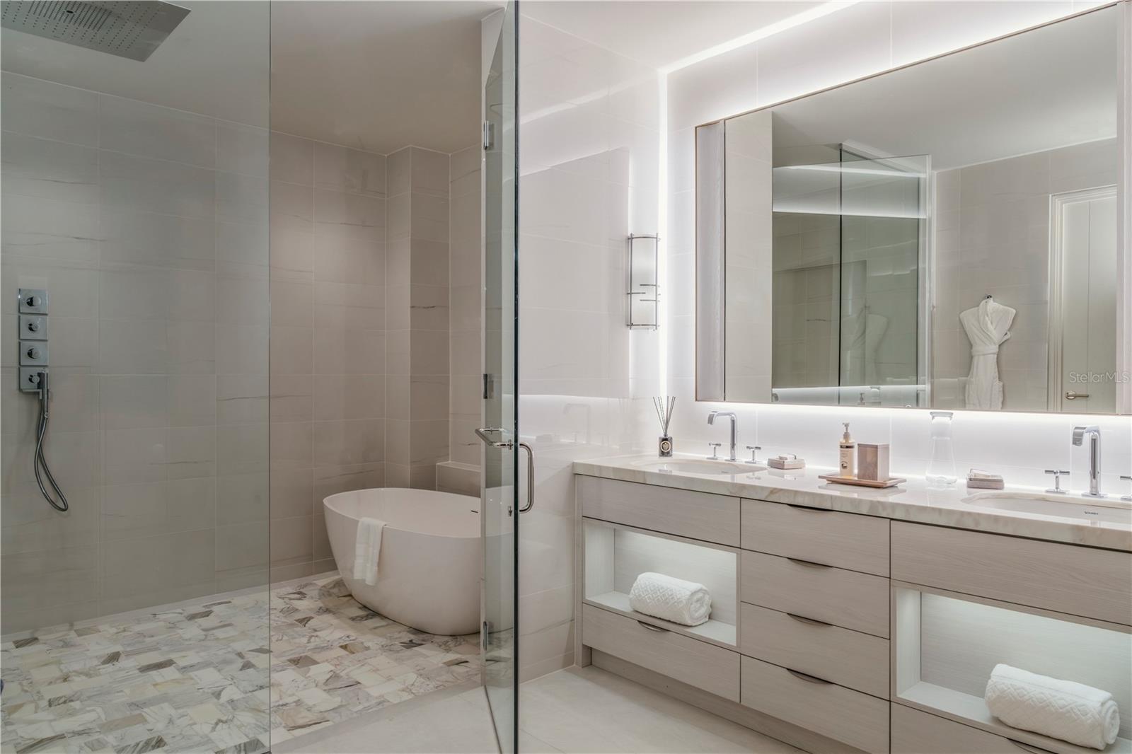 Ocean Drive FOUR SEASONS PRIVATE RESIDENCES 6401