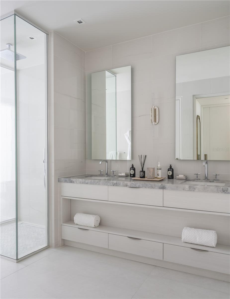 Ocean Drive FOUR SEASONS PRIVATE RESIDENCES 6401