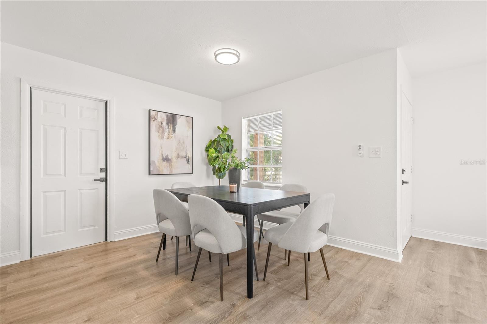 1908 W CHESTNUT STREET