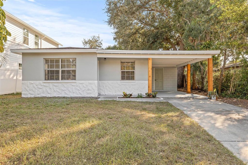 Photo of 1908 W Chestnut Street, Tampa, FL 33607 (MLS # TB8448540)