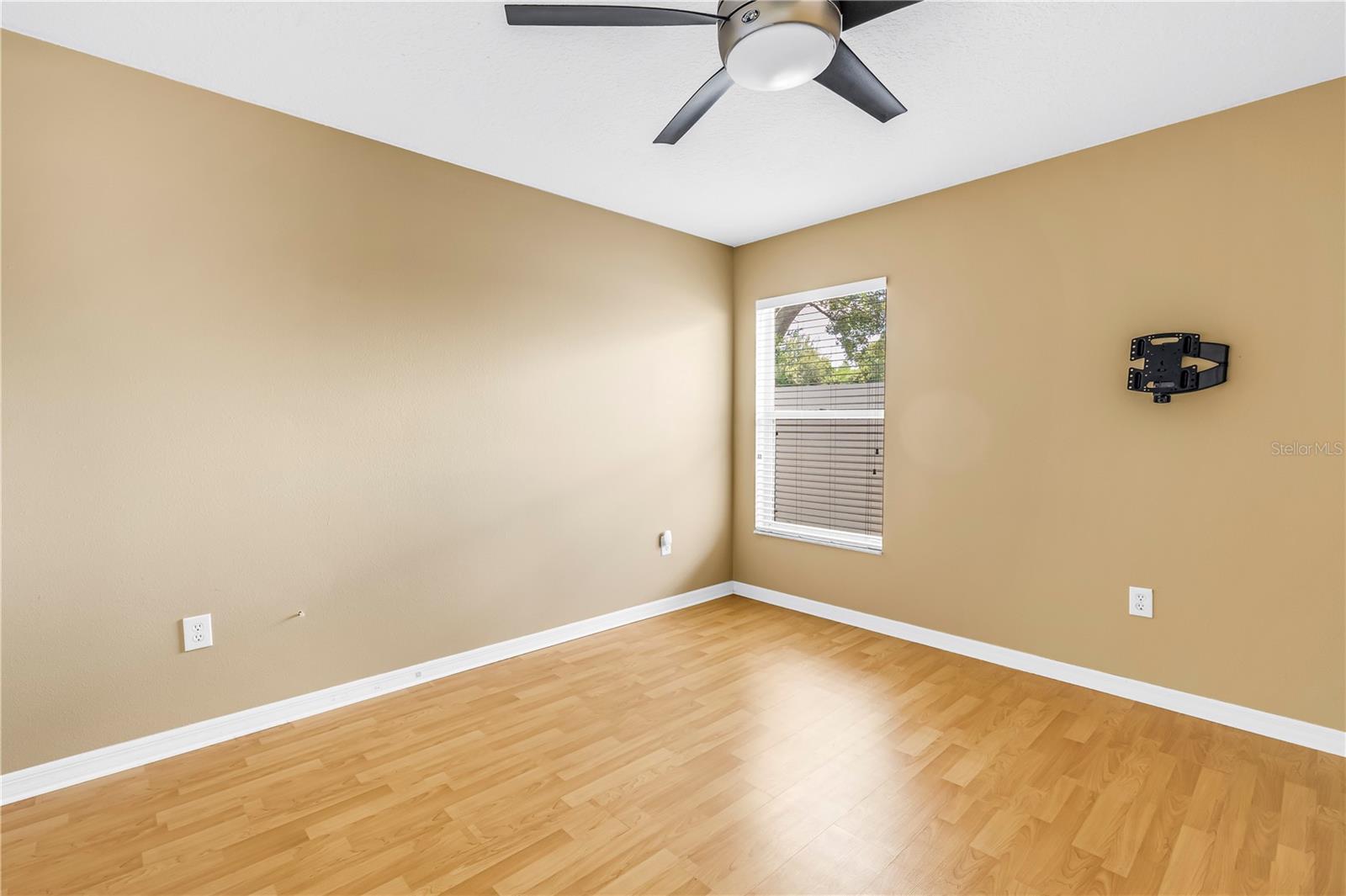 MANDARIN LAKES - Residential