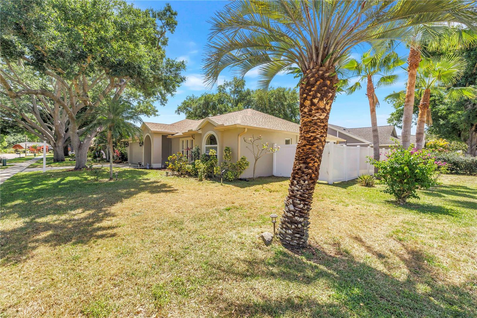 MANDARIN LAKES - Residential