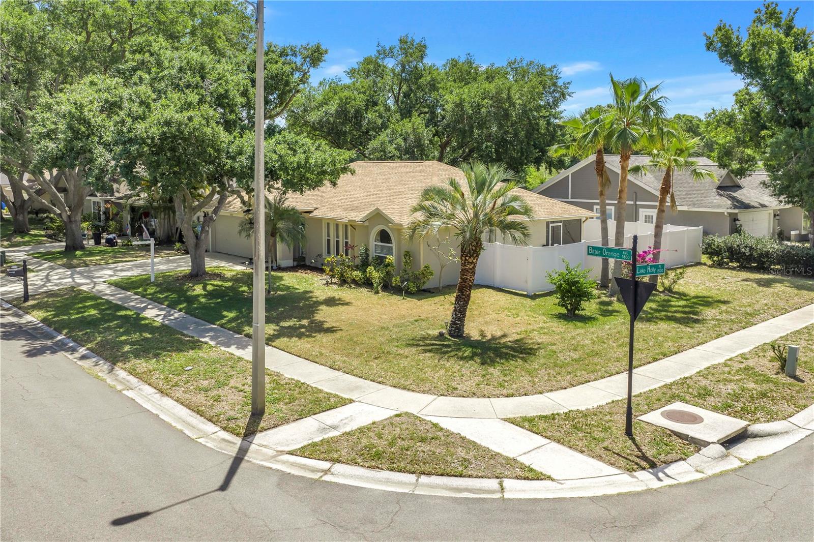 MANDARIN LAKES - Residential