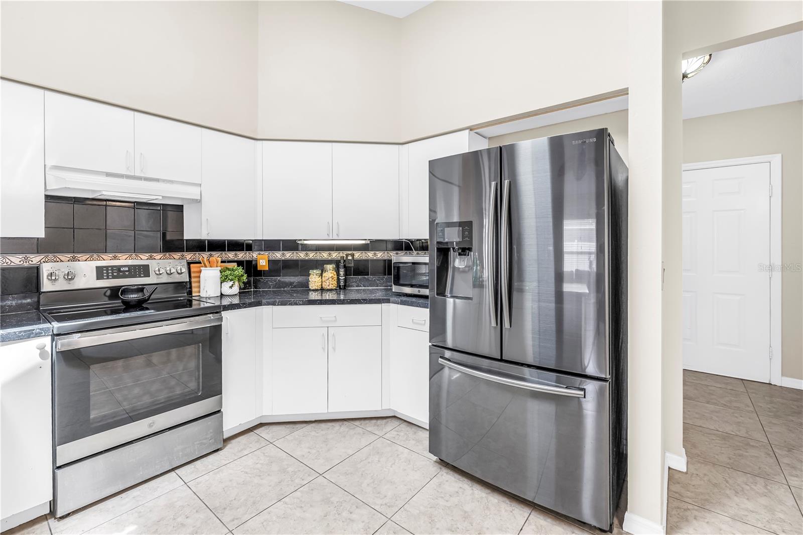 MANDARIN LAKES - Residential