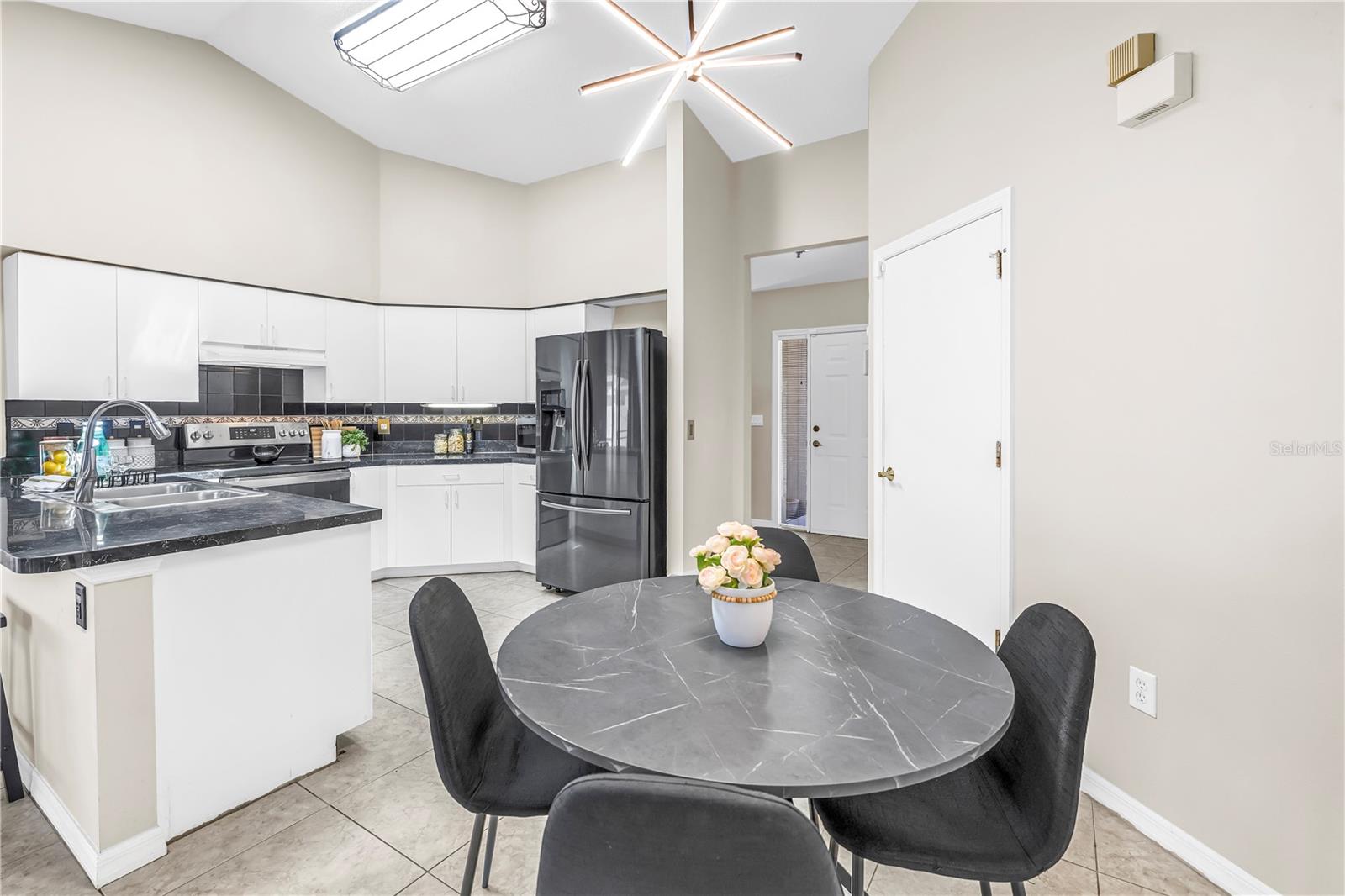 MANDARIN LAKES - Residential