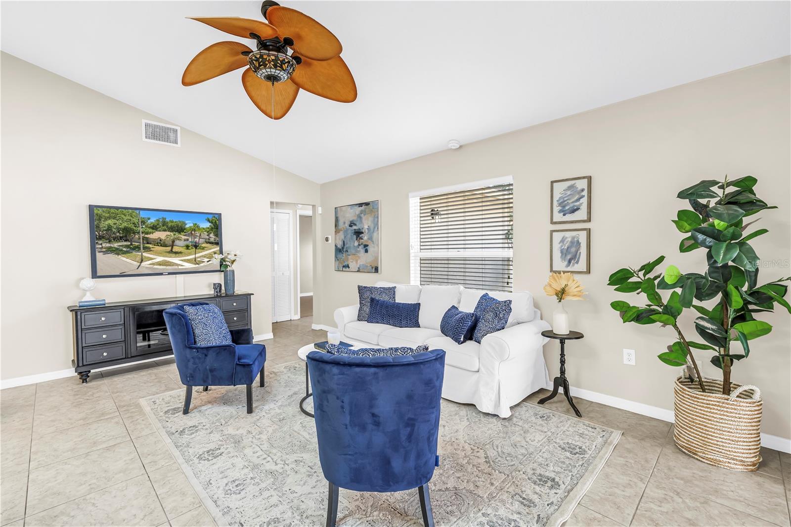 MANDARIN LAKES - Residential