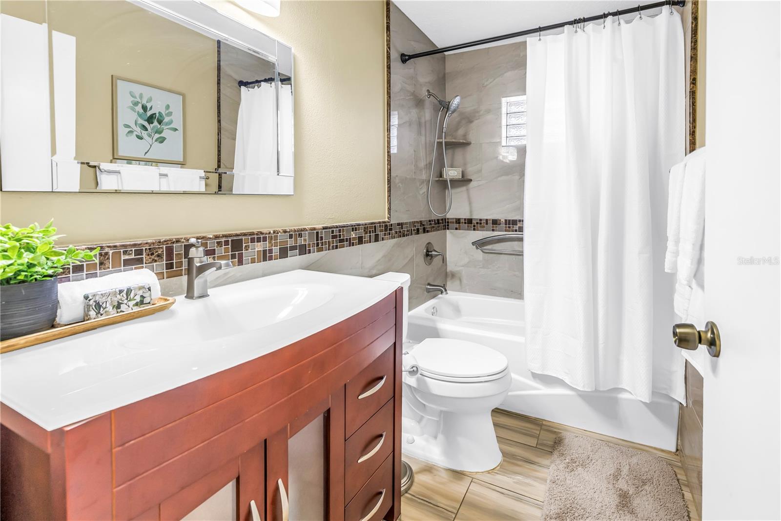 MANDARIN LAKES - Residential