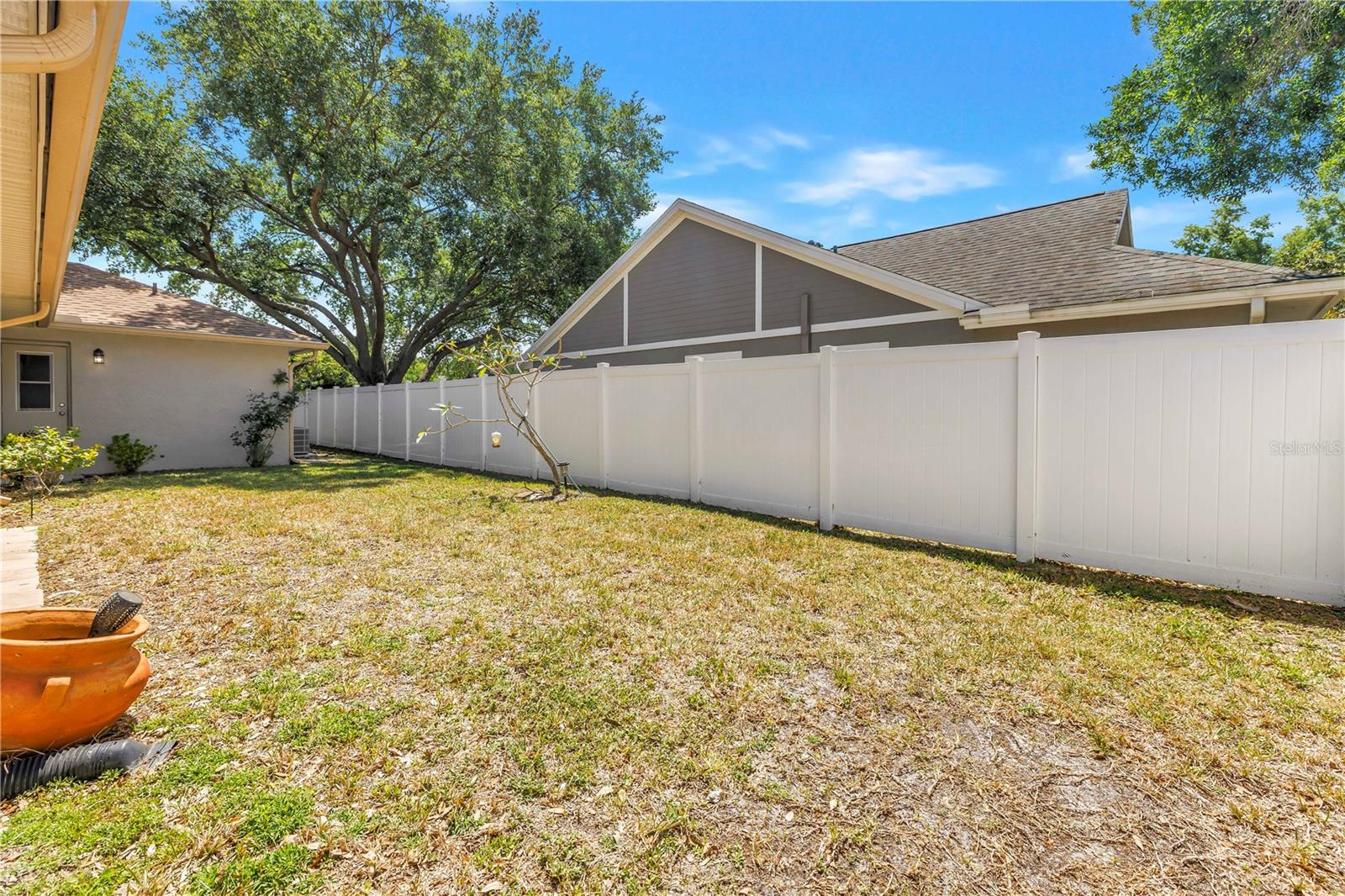 MANDARIN LAKES - Residential