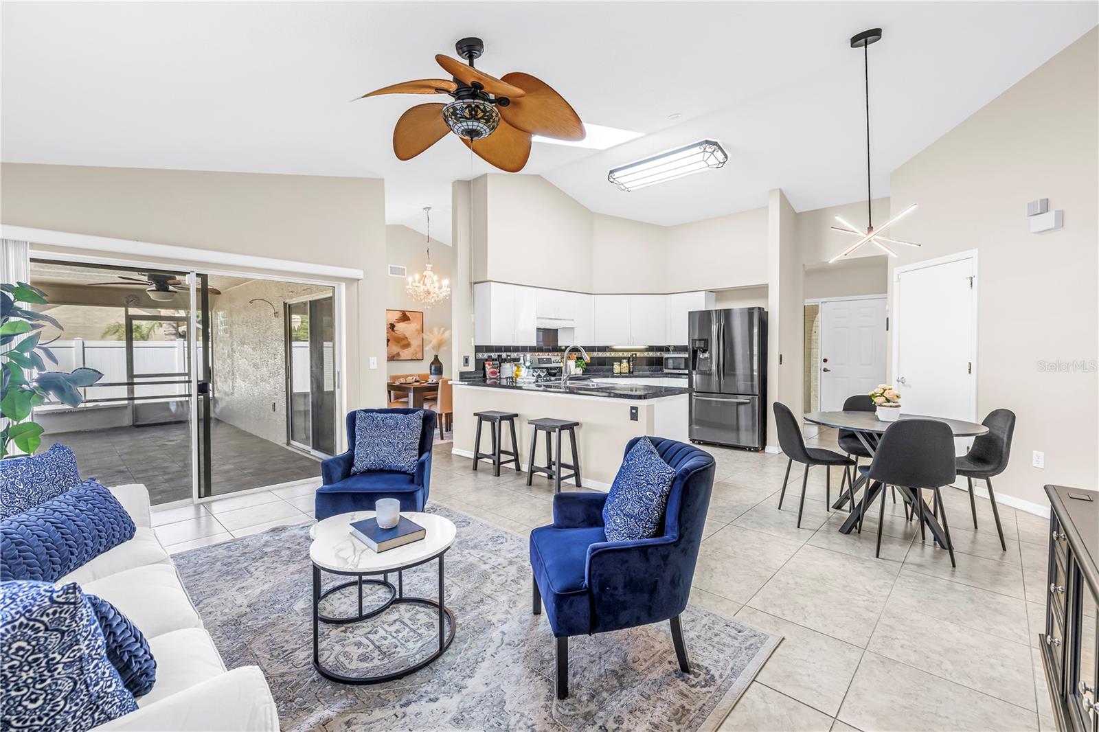 MANDARIN LAKES - Residential